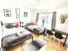 4 ensuite Bedroom Entire House Sleeps 10 Driveway Parking near Coventry Univesity and City Center